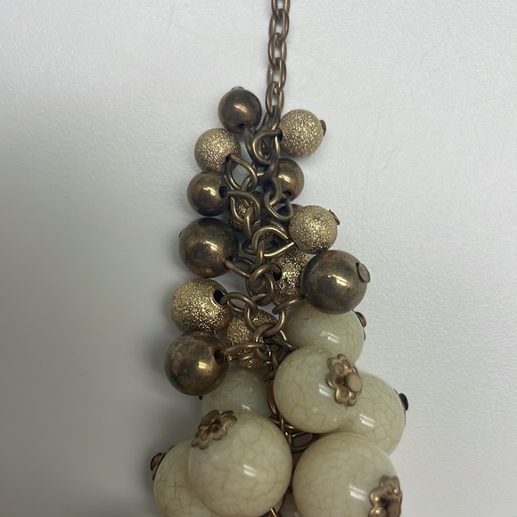 Gold and cream beaded statement necklace - excellent condition - Picture 4 of 5